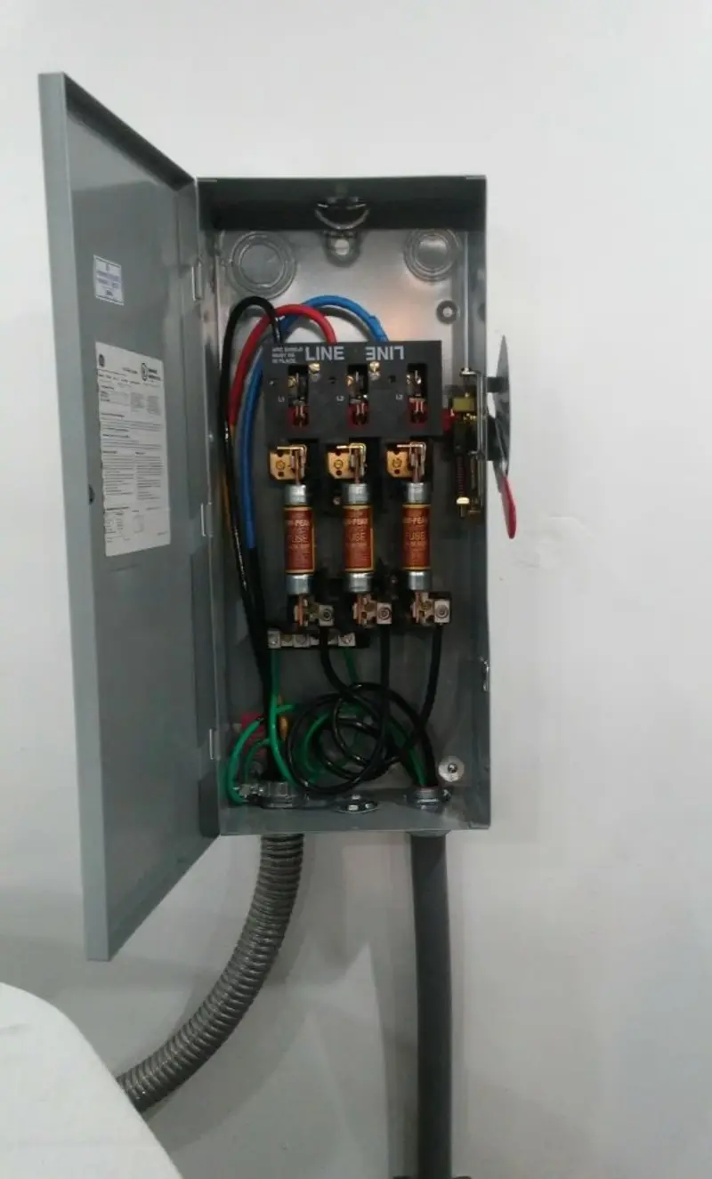 Three-phase disconnect switch installed for Smoke Detector Installation in University Park